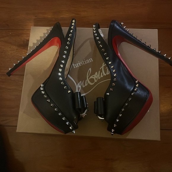 Christian Louboutin Heels with spikes, heel resold.size 41. Excellent co… - Picture 6 of 8